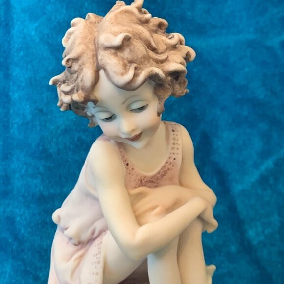Vintage 1986 sculputre of Little Girl with baby Ducks by G. Armani - porcelain - Picture 2 of 7